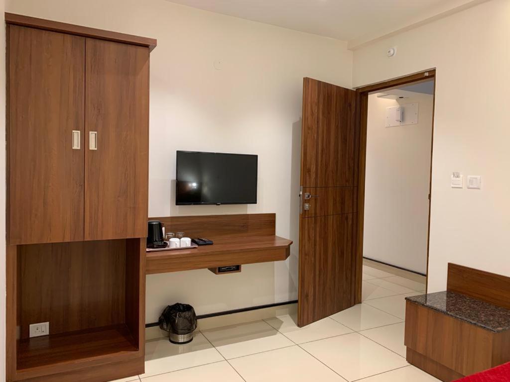 Jesta Residency Hotel Хасан Екстериор снимка