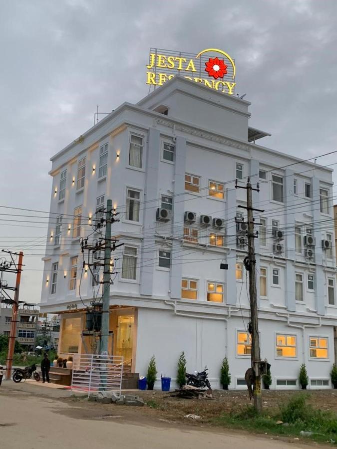 Jesta Residency Hotel Хасан Екстериор снимка