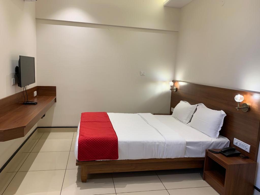 Jesta Residency Hotel Хасан Екстериор снимка