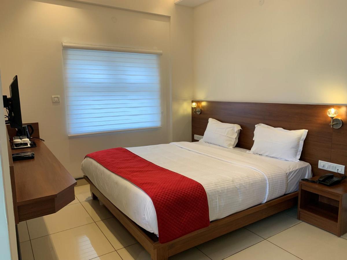 Jesta Residency Hotel Хасан Екстериор снимка